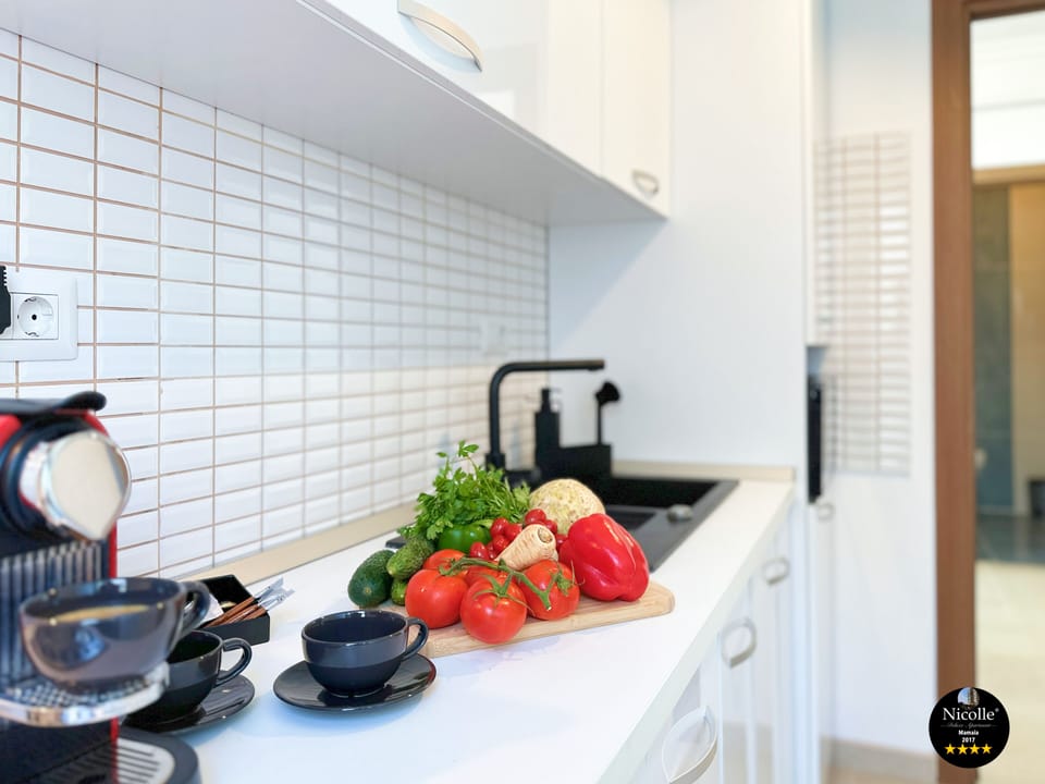 Deluxe Apartment, 2 Bedrooms, Lake View, Lakeside | Private kitchen | Full-size fridge, microwave, oven, stovetop