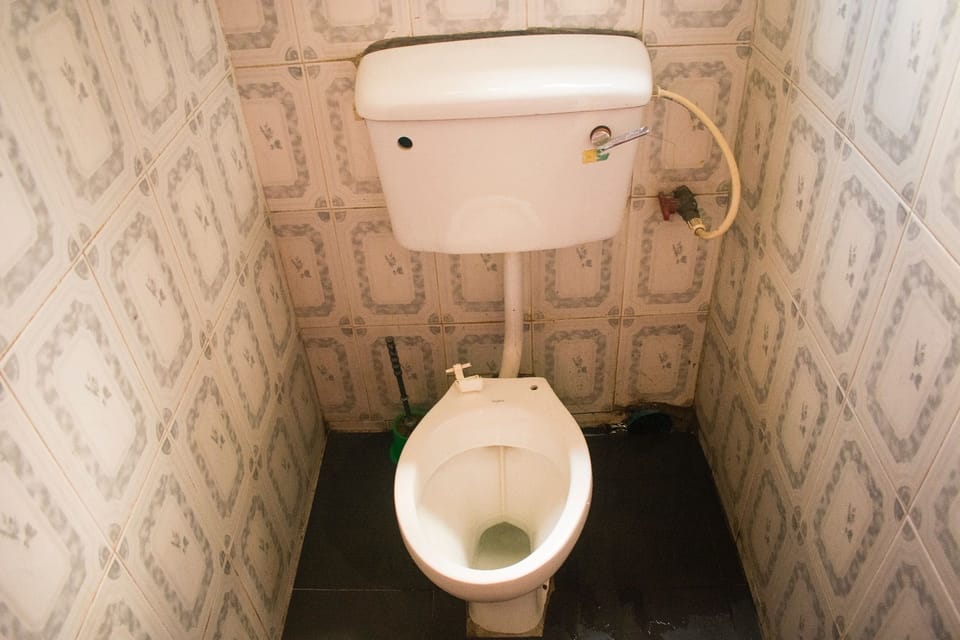 Shower, rainfall showerhead, free toiletries, towels