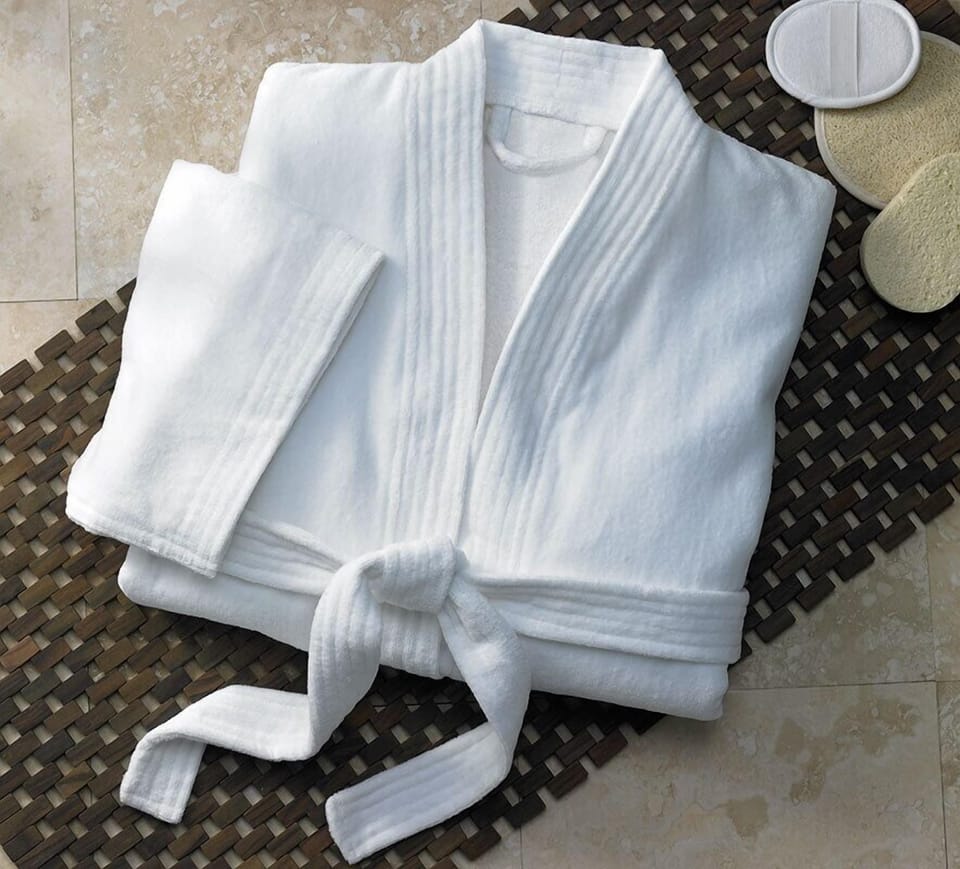 Superior Double Room, Balcony | Bathroom | Shower, bidet, towels