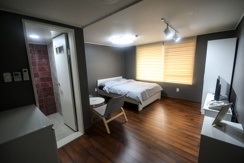 Double Room | Premium bedding, down comforters, laptop workspace, iron/ironing board