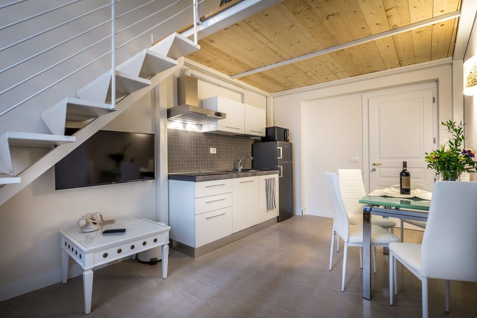 Suite, 2 Bedrooms, Kitchen (Alessandra ) | Private kitchen | Electric kettle