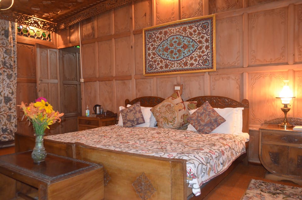 Deluxe Double Room | 1 bedroom, rollaway beds (surcharge), WiFi (free)