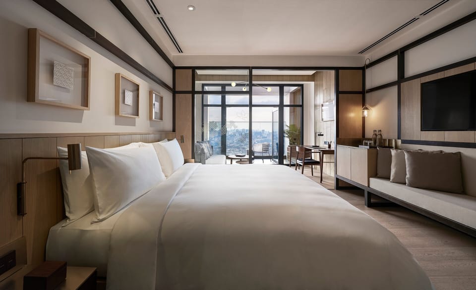 Hypo-allergenic bedding, in-room safe, desk, laptop workspace