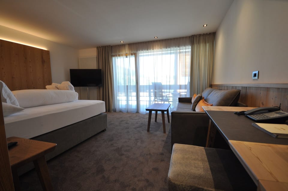 Comfort Double Room | In-room safe, desk, WiFi (free), bed sheets