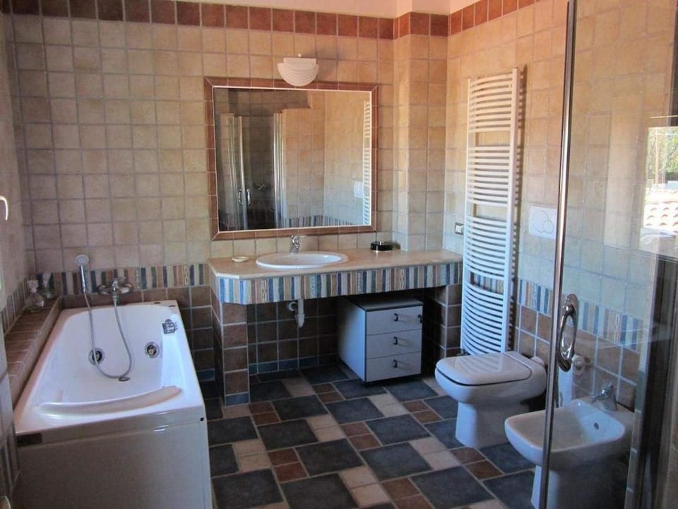 Standard Double or Twin Room | Bathroom | Hair dryer, slippers, bidet, towels