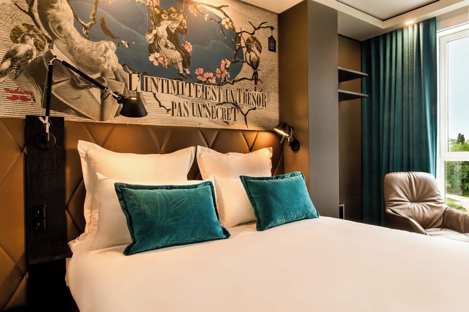 Egyptian cotton sheets, premium bedding, in-room safe