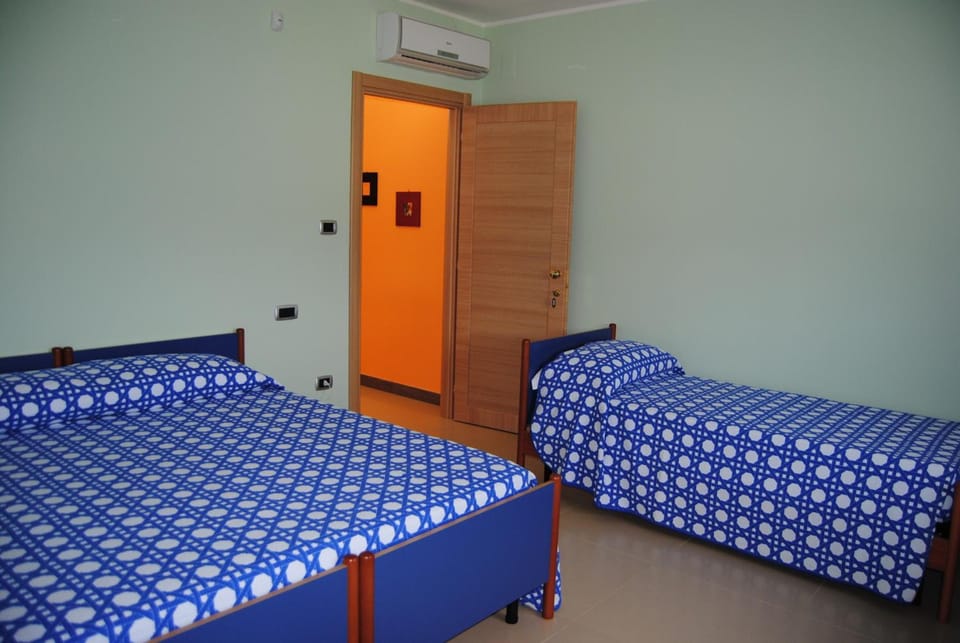 Minibar, desk, WiFi (free), bed sheets