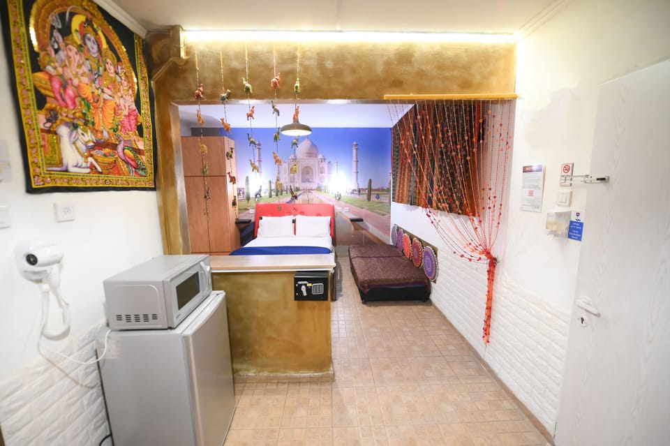 Deluxe Suite, 1 Bedroom, Hot Tub, Garden View | Premium bedding, down comforters, Tempur-Pedic beds, in-room safe