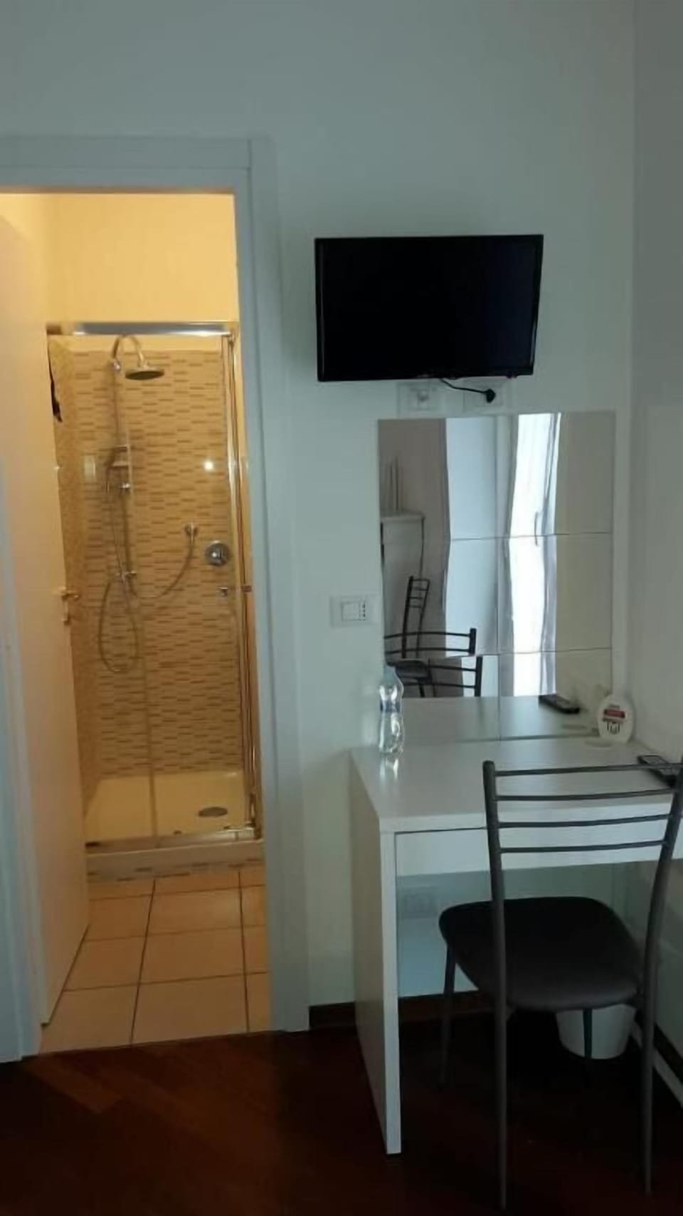 Standard Double Room, Private Bathroom, Garden View | Bathroom | Shower, towels