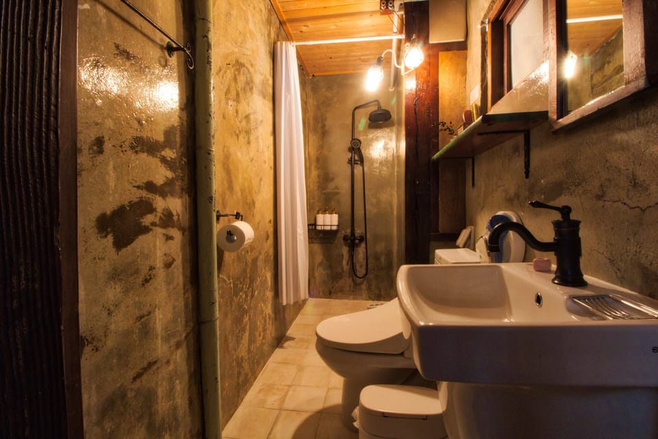 Traditional Loft(MORAN) - Must contact the property before Check-In | Bathroom | Free toiletries, hair dryer, electronic bidet, towels