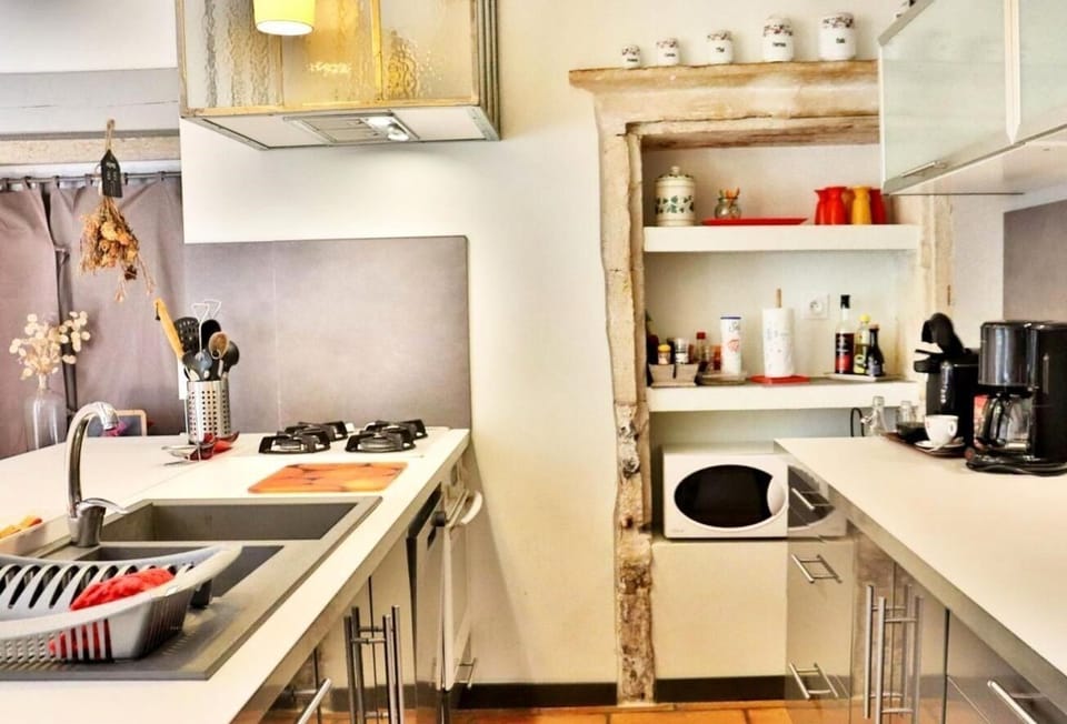 Comfort House, Private Bathroom, Courtyard View (Mas piscine ,boulodrome) | Private kitchen | Highchair