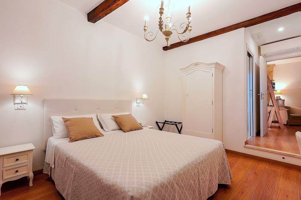 Comfort Double or Twin Room, Ensuite, City View | 1 bedroom, memory foam beds, minibar (some free items), desk