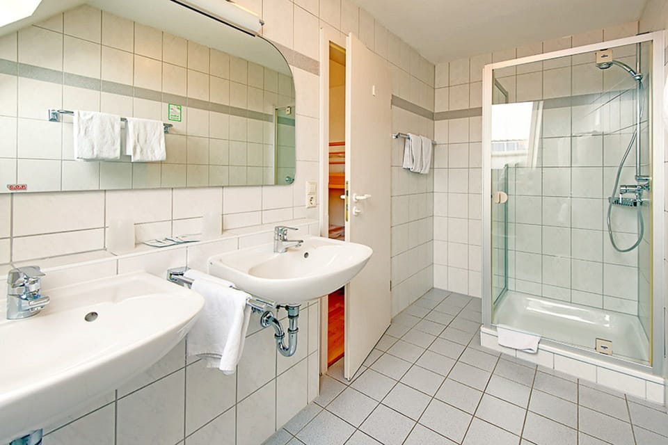 Apartment | Bathroom | Deep soaking tub, free toiletries, hair dryer, towels