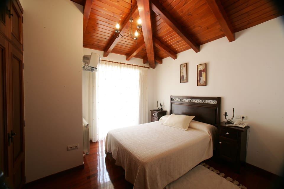 Blackout drapes, free WiFi, bed sheets