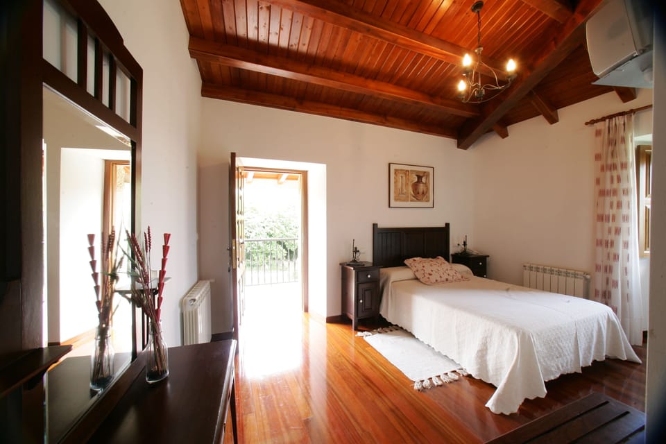 Single Room | Blackout drapes, free WiFi, bed sheets