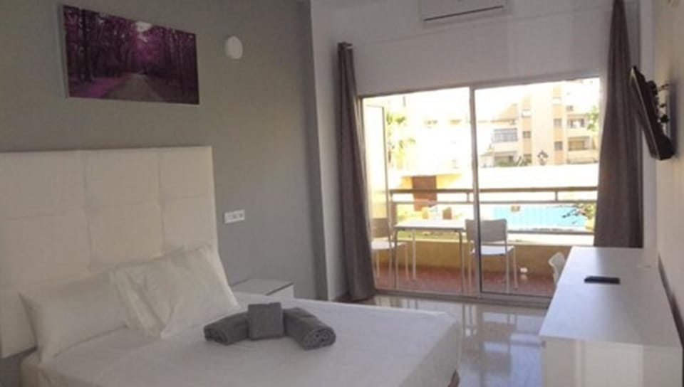 Double Room with Air Conditioning, and Terrace | Desk, blackout drapes, iron/ironing board, free WiFi