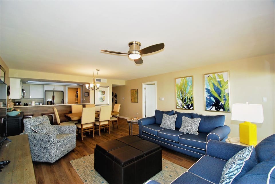 Condo, 3 Bedrooms | Living room