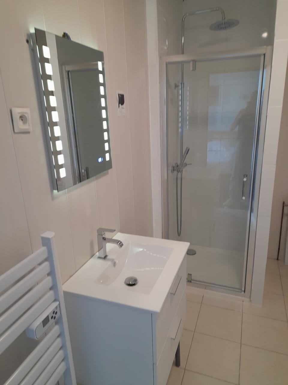 Comfort Double Room | Bathroom | Free toiletries, hair dryer, bathrobes, towels
