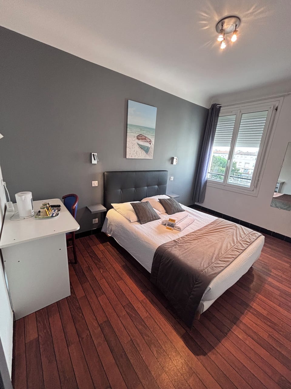 Double Room | Individually decorated, individually furnished, desk, iron/ironing board