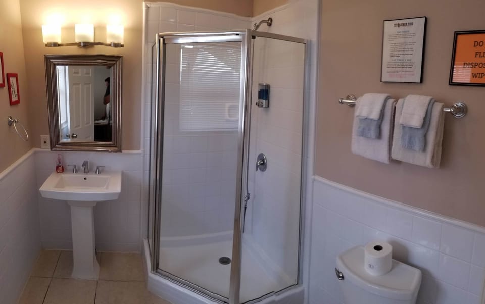 Studio | Bathroom | Free toiletries, hair dryer, towels