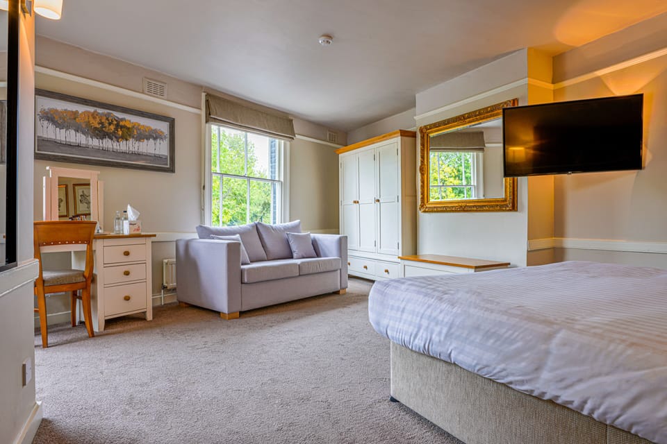Feature Double Room | Desk, iron/ironing board (on request), cribs (free), WiFi (free)