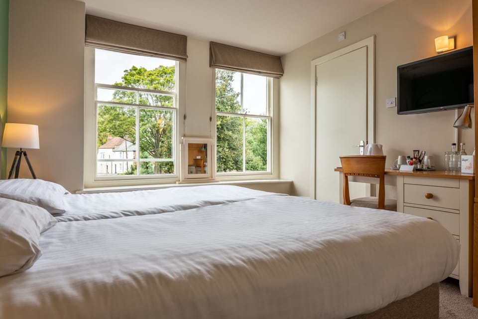 Twin Room, 2 Twin Beds | Desk, iron/ironing board (on request), cribs (free), WiFi (free)