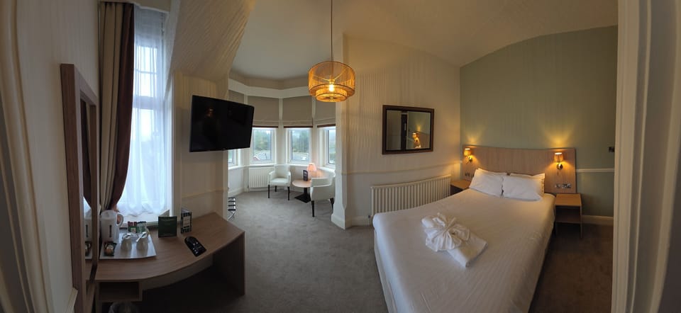 Double Room with Sea View | Desk, free WiFi, bed sheets