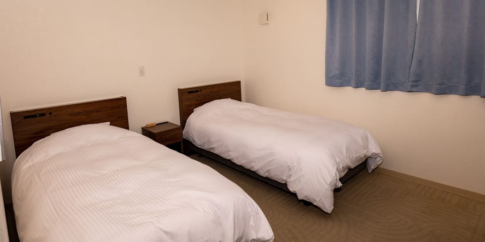 Non-Smoking Twin Room (with Unit Bath) | Free WiFi, bed sheets