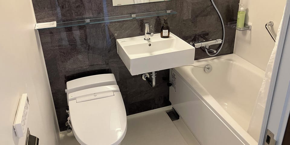 Non-Smoking Twin Room (with Unit Bath) | Bathroom | Slippers, bidet, towels