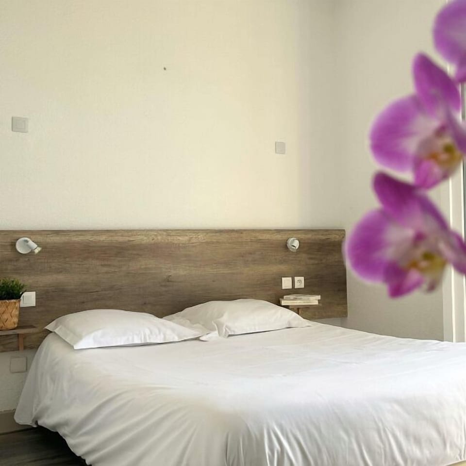 Double Room, Balcony, Sea Facing | Individually decorated, individually furnished, iron/ironing board