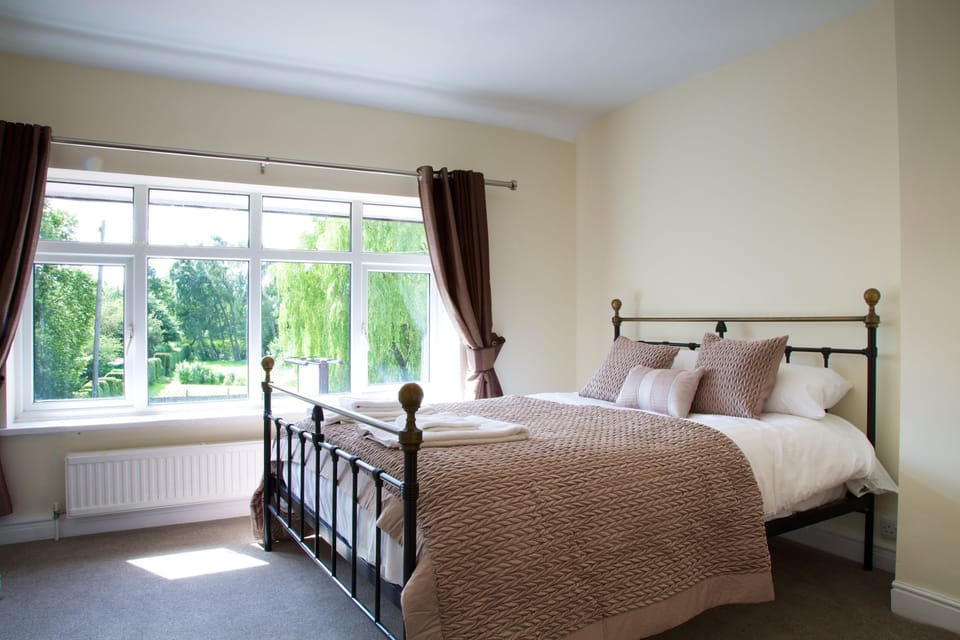 Double Room | Soundproofing, iron/ironing board, free WiFi, bed sheets
