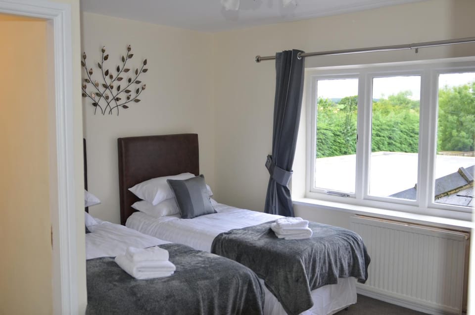 Double or Twin Room | Soundproofing, iron/ironing board, free WiFi, bed sheets