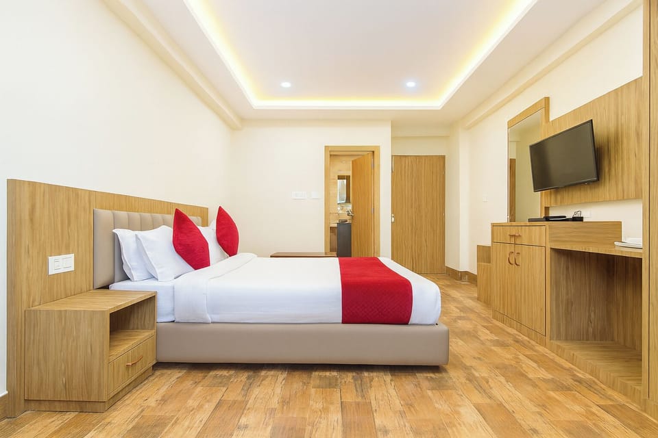 Deluxe Double Room, 1 Double Bed | Desk, soundproofing, rollaway beds, free WiFi