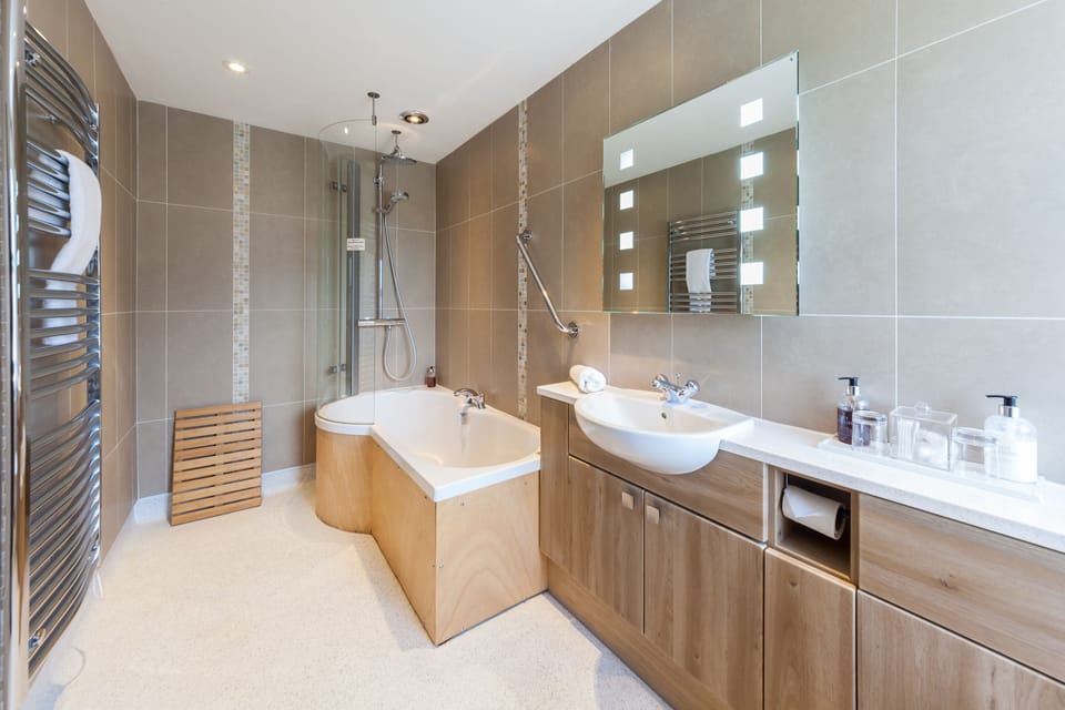 Deluxe Double Room, Mountain View | Individually decorated, individually furnished, free WiFi, bed sheets