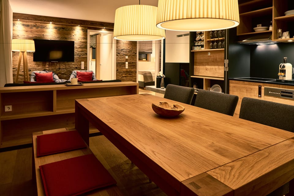 Deluxe Chalet | Private kitchen | Fridge, microwave, dishwasher, coffee/tea maker