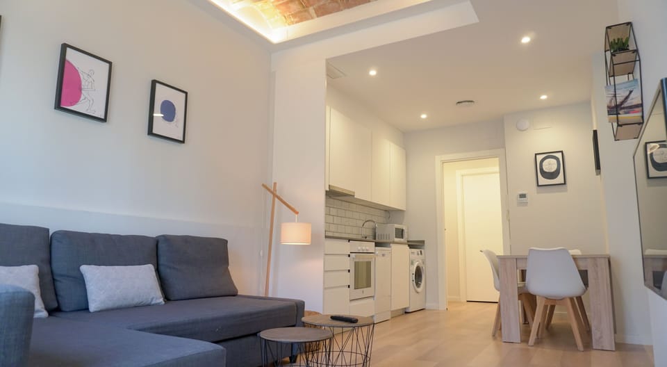 Apartment, 1 Bedroom | Private kitchen | Fridge, microwave, oven, stovetop