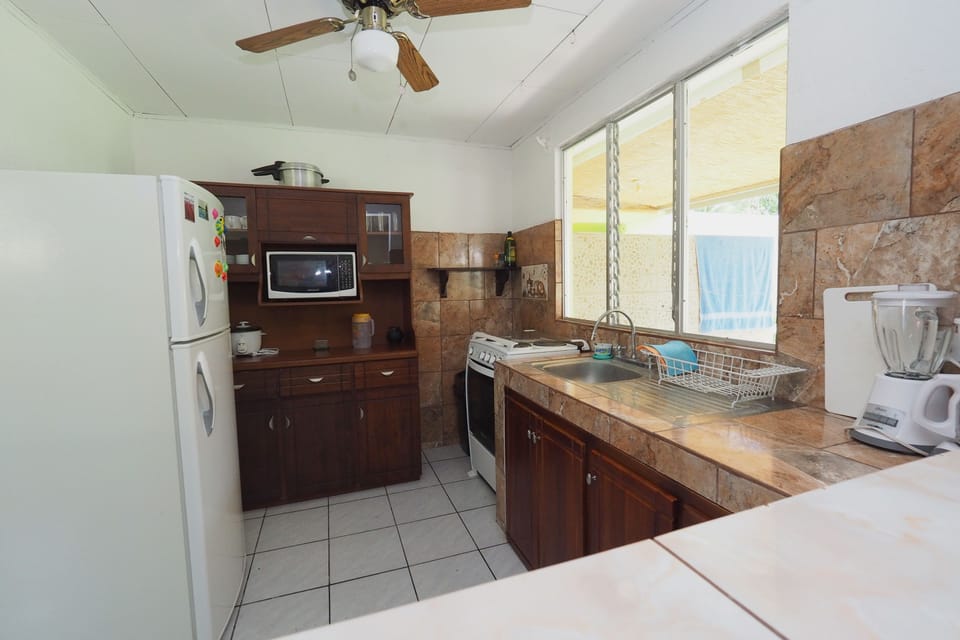 Luxury House, 2 Bedrooms | Private kitchen | Fridge, microwave, oven, stovetop