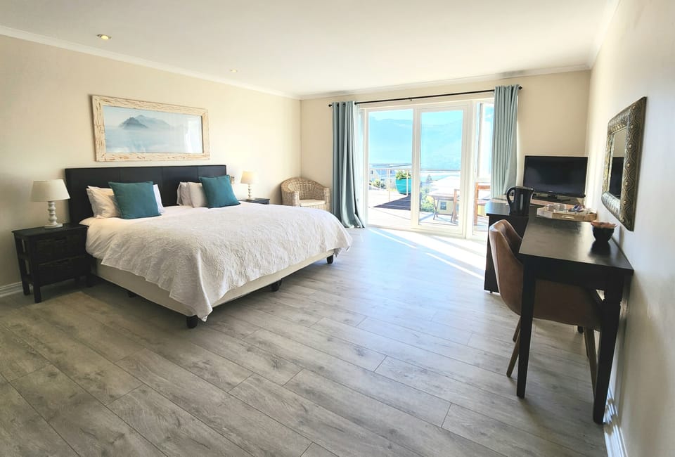 Deluxe Double Room, 1 King Bed, Balcony, Sea Facing | Premium bedding, in-room safe, desk, soundproofing