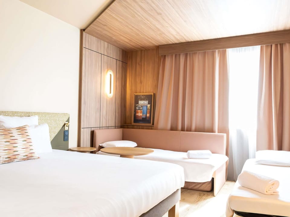 Free minibar, in-room safe, desk, blackout drapes