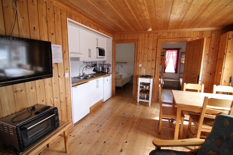 Basic Cottage (B1) | Private kitchenette | Shared fridge, shared microwave