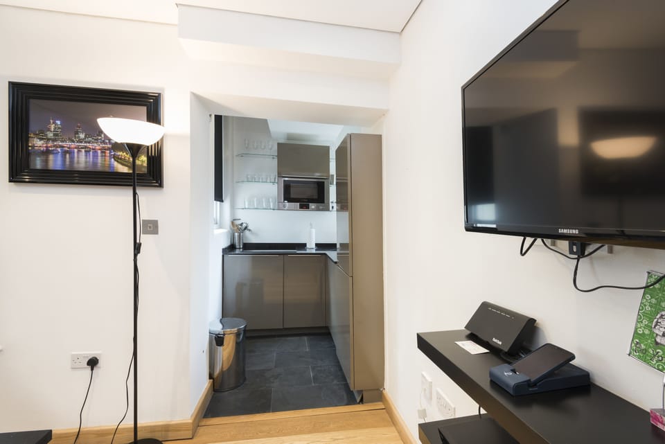 Apartment | Private kitchen | Fridge, microwave, oven, stovetop