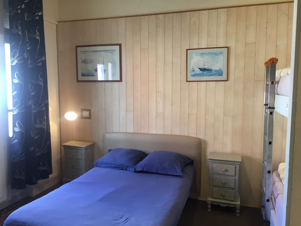 Standard Triple Room | Bathroom | Shower, toilet paper