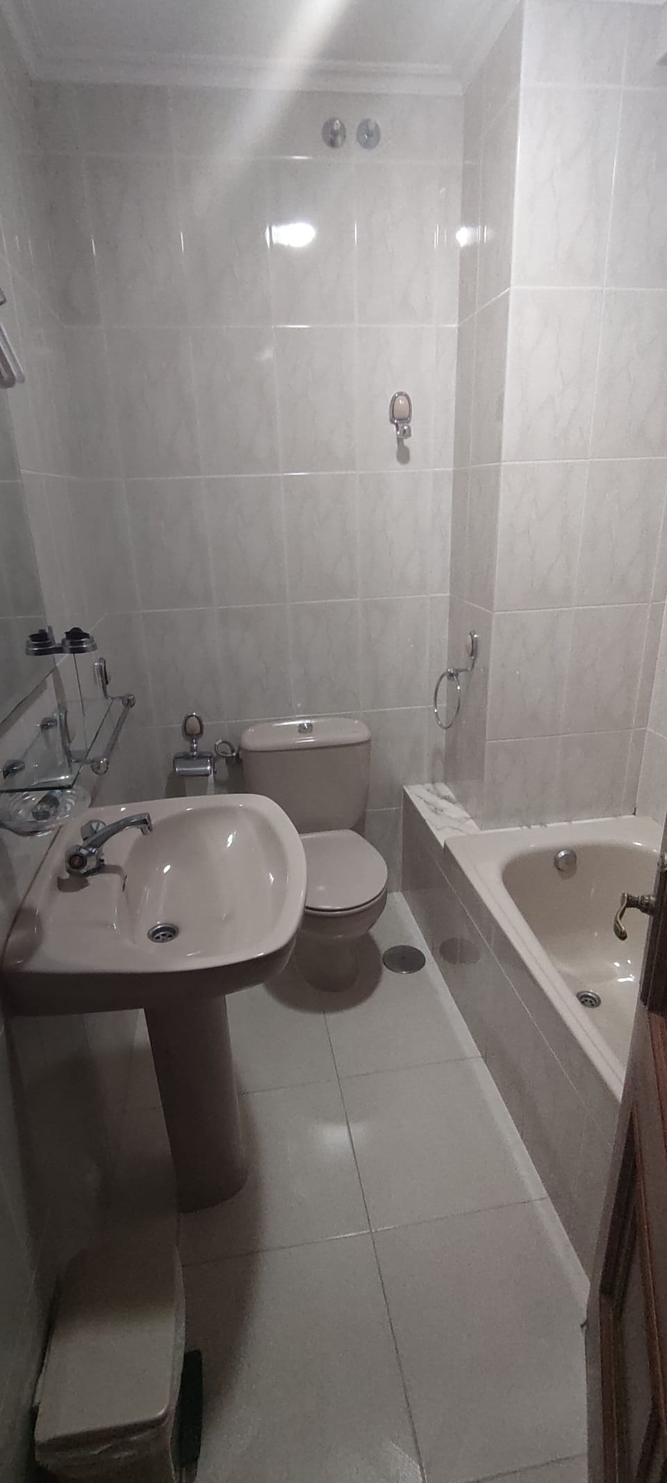 Deep soaking tub, rainfall showerhead, free toiletries, towels