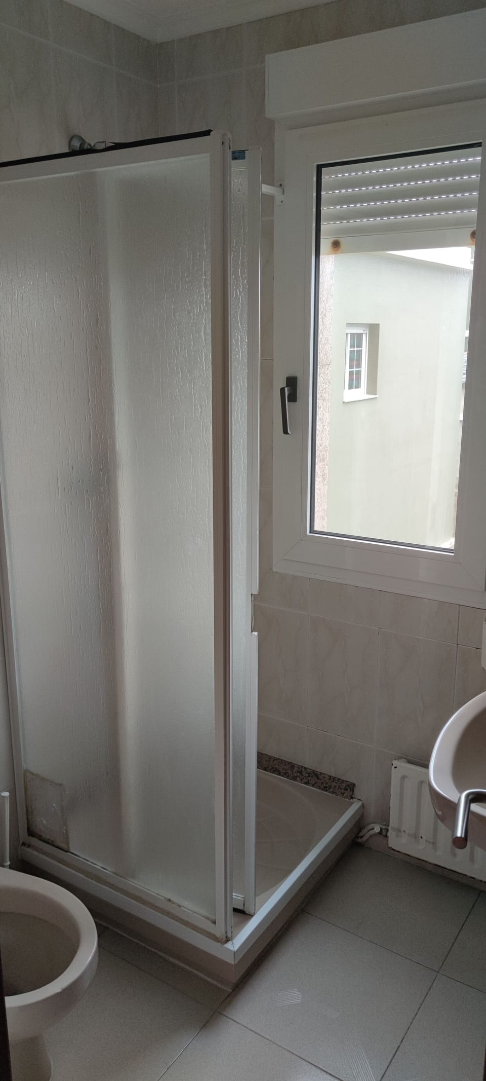 Double Room | Bathroom | Deep soaking tub, rainfall showerhead, free toiletries, towels