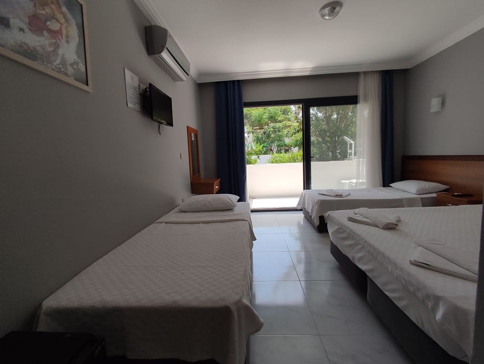 Family Triple Room | Free WiFi