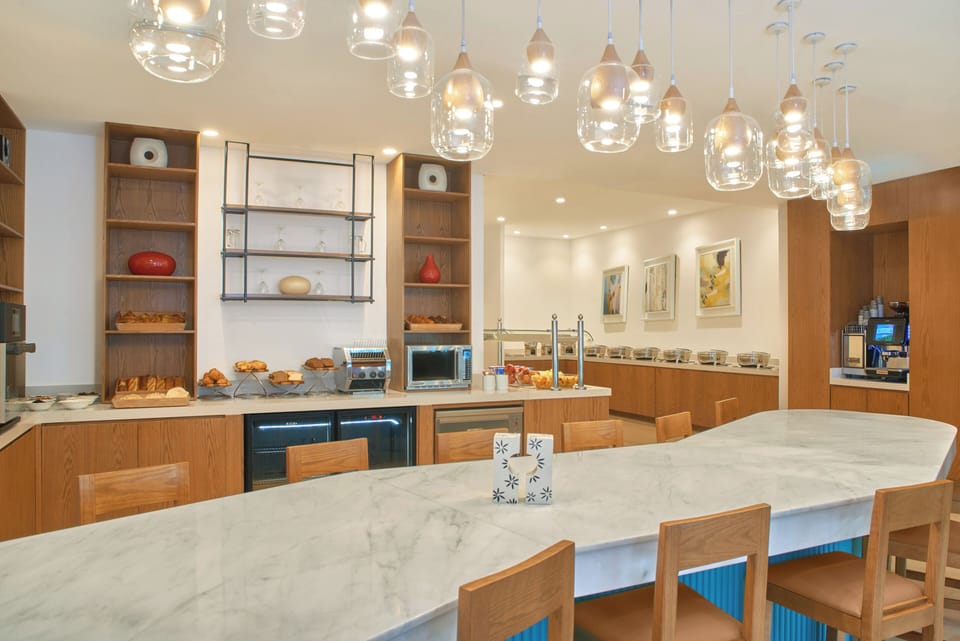 Free daily continental breakfast