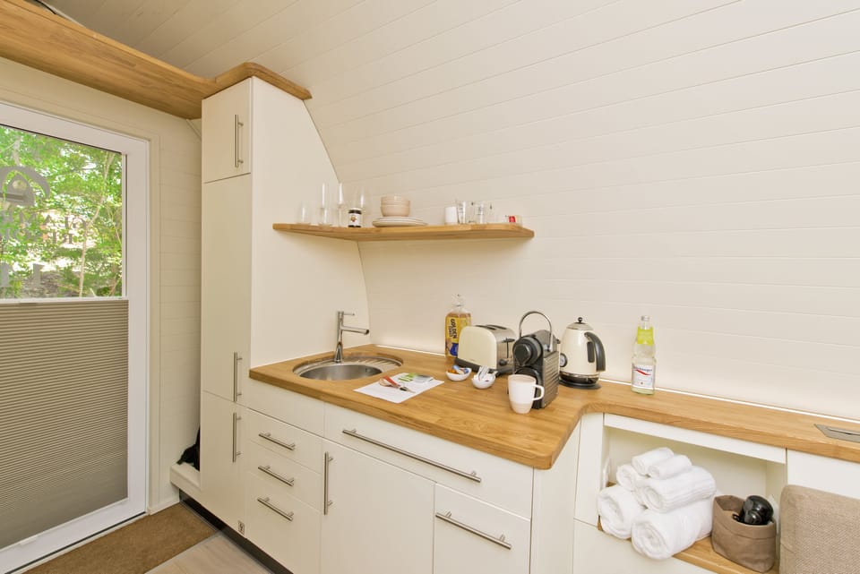 In-room safe, soundproofing, free WiFi, bed sheets