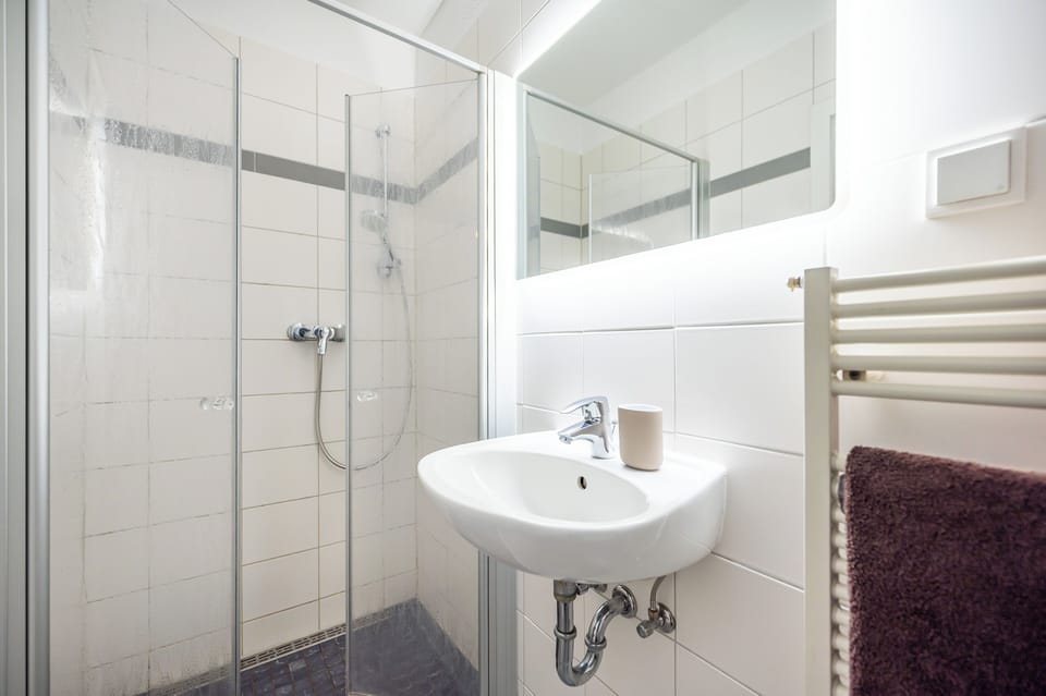 Double Room | Bathroom | Shower, towels