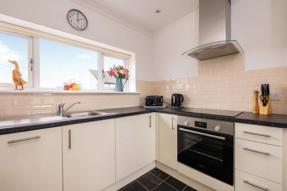 Deluxe Bungalow, 2 Bedrooms (Lodge 1) | Private kitchen | Fridge, microwave, oven, stovetop