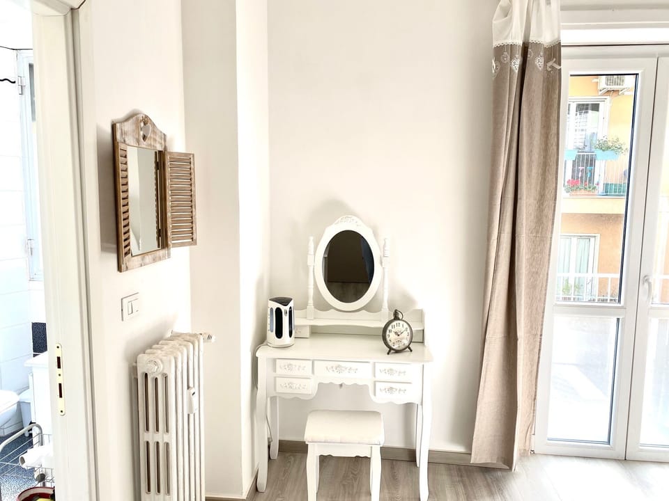Double Room | Desk, WiFi (free), bed sheets